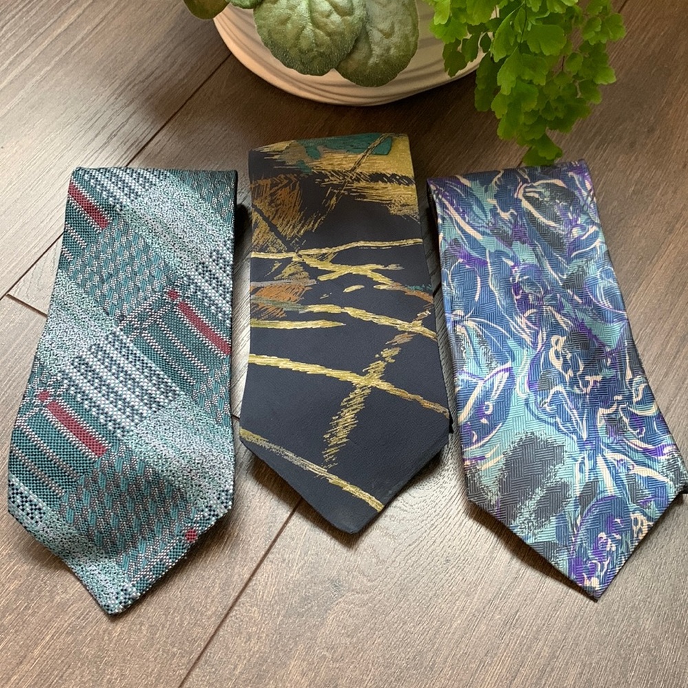 Bundle of 3 silk vintage ties in GUC